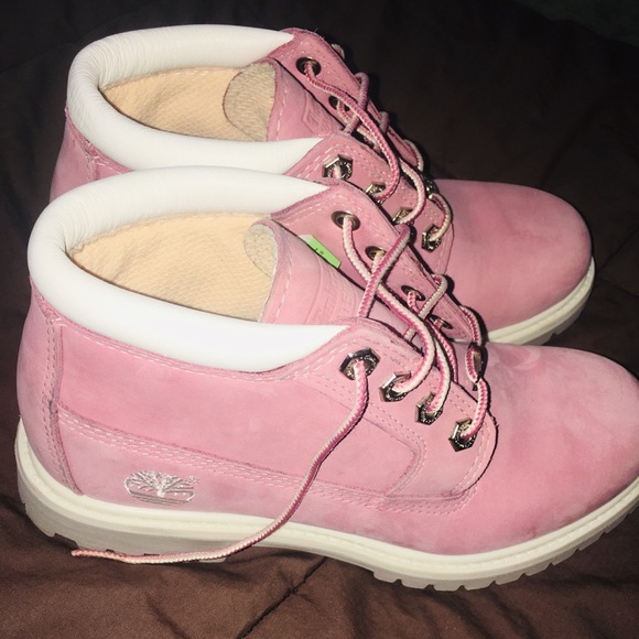 Women’s  pink Timberland Waterproof ankle boots. - Picture 2 of 5